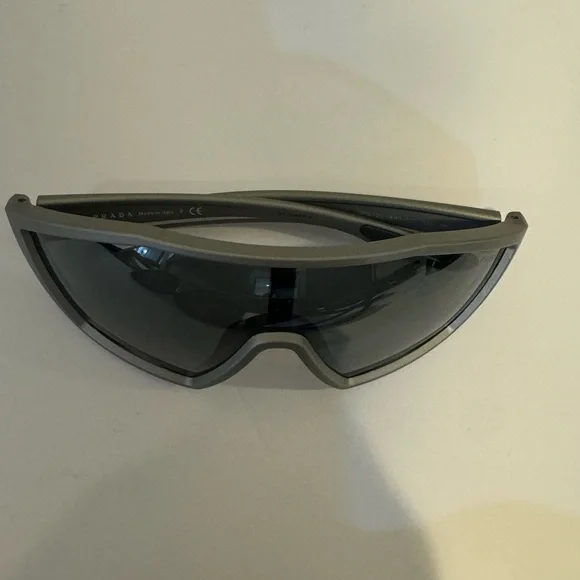 Prada LINEA ROSA sunglasses - Picture 2 of 4